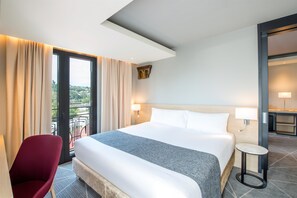 Premium bedding, down duvets, minibar, in-room safe - Best Western Kutaisi City Center (Kutaisi)