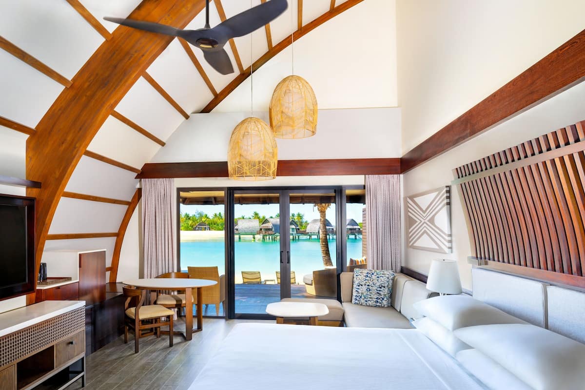 Nhà Duplex, 1 giường cỡ king, ban công (Duplex Lagoon Bure 1 King) | Bộ đồ giường cao cấp, nệm có lớp đệm bông, két bảo mật tại phòng