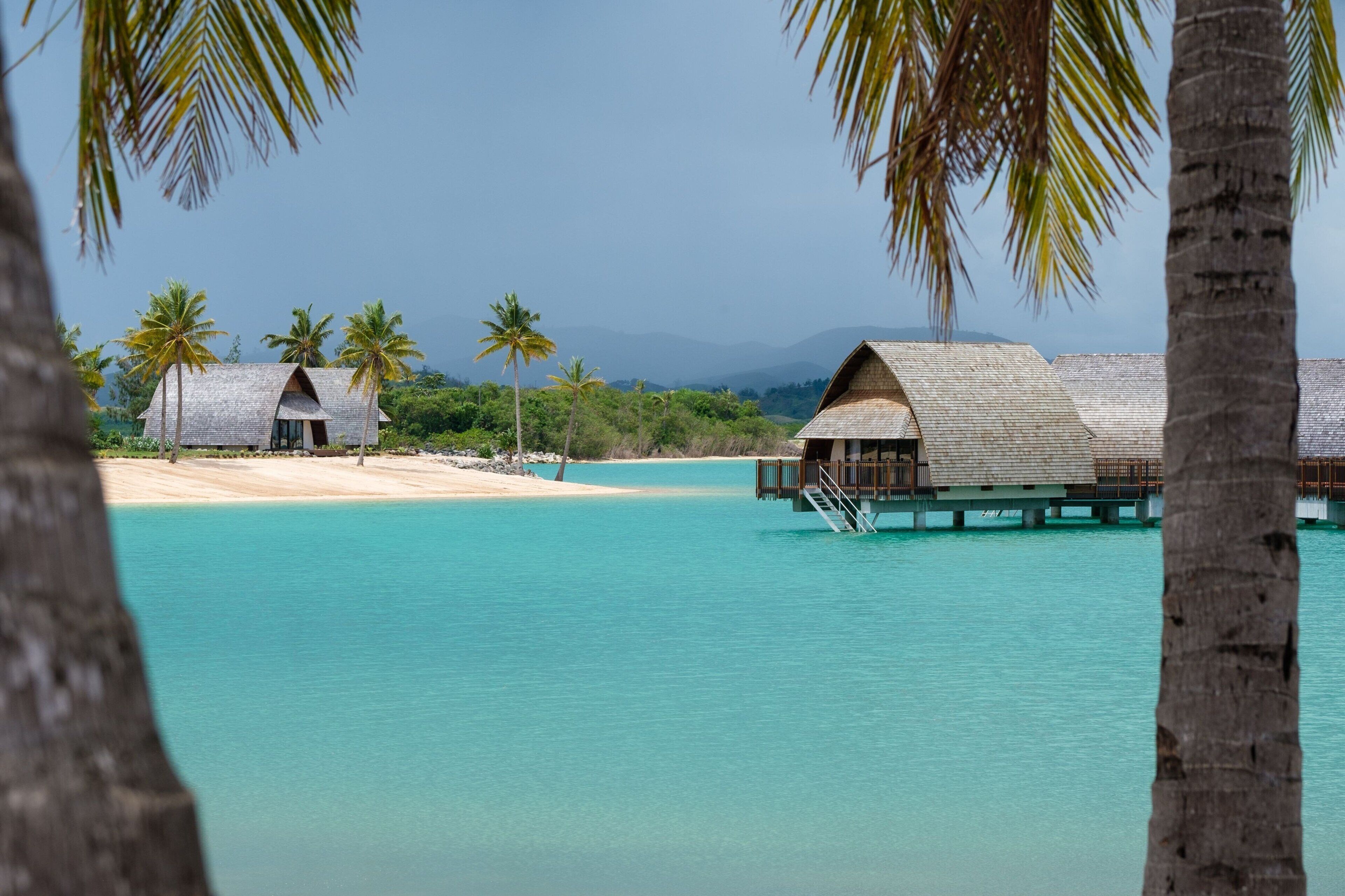 Aan het strand, wit zand, strandlakens, duiken