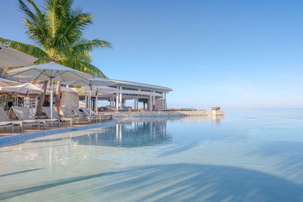 3 outdoor pools, open 7:00 AM to 7:00 PM, free pool cabanas