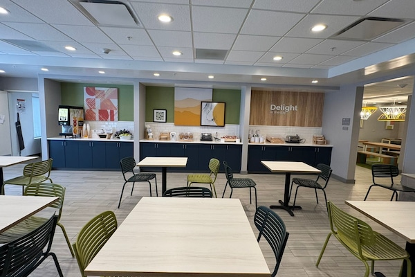 Café da manhã self-service grátis todos os dias