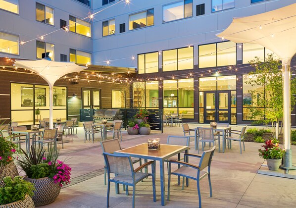 Courtyard - Element West Des Moines (West Des Moines)