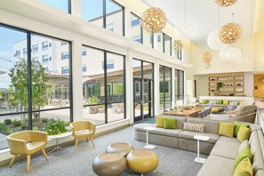 Lobby - Element West Des Moines (West Des Moines)