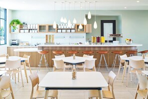 Free daily buffet breakfast - Element West Des Moines (West Des Moines)