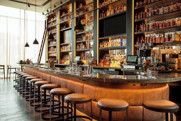 Bar (on property) - The Westin Milwaukee (Milwaukee)