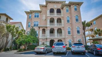 House, 3 Bedrooms, Ocean View, Beachfront | Front of property