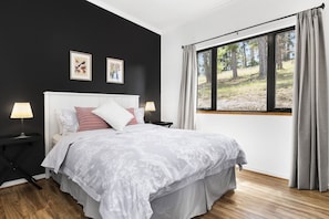 "Relish" Cottage | Premium bedding, individually decorated, individually furnished