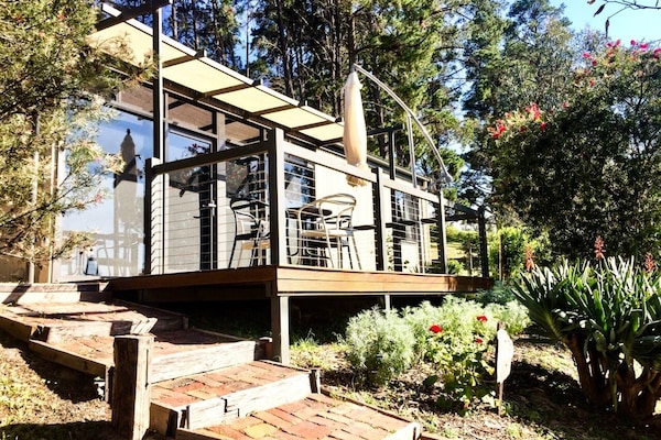 "Ponder" Cottage | Premium bedding, iron/ironing board, cribs (free), WiFi (free)
