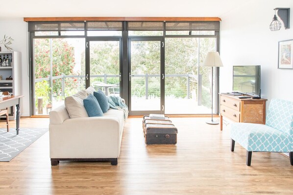 "Ponder" Cottage | Living area | Flat-screen TV, fireplace