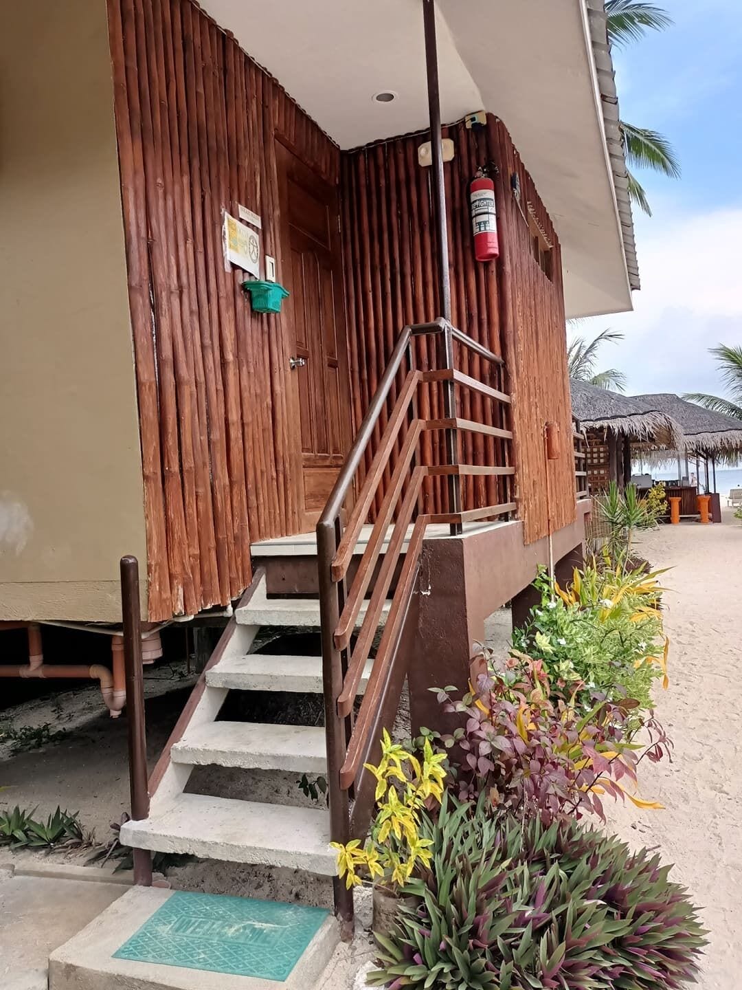 beachfront cottage | free wifi, bed sheets