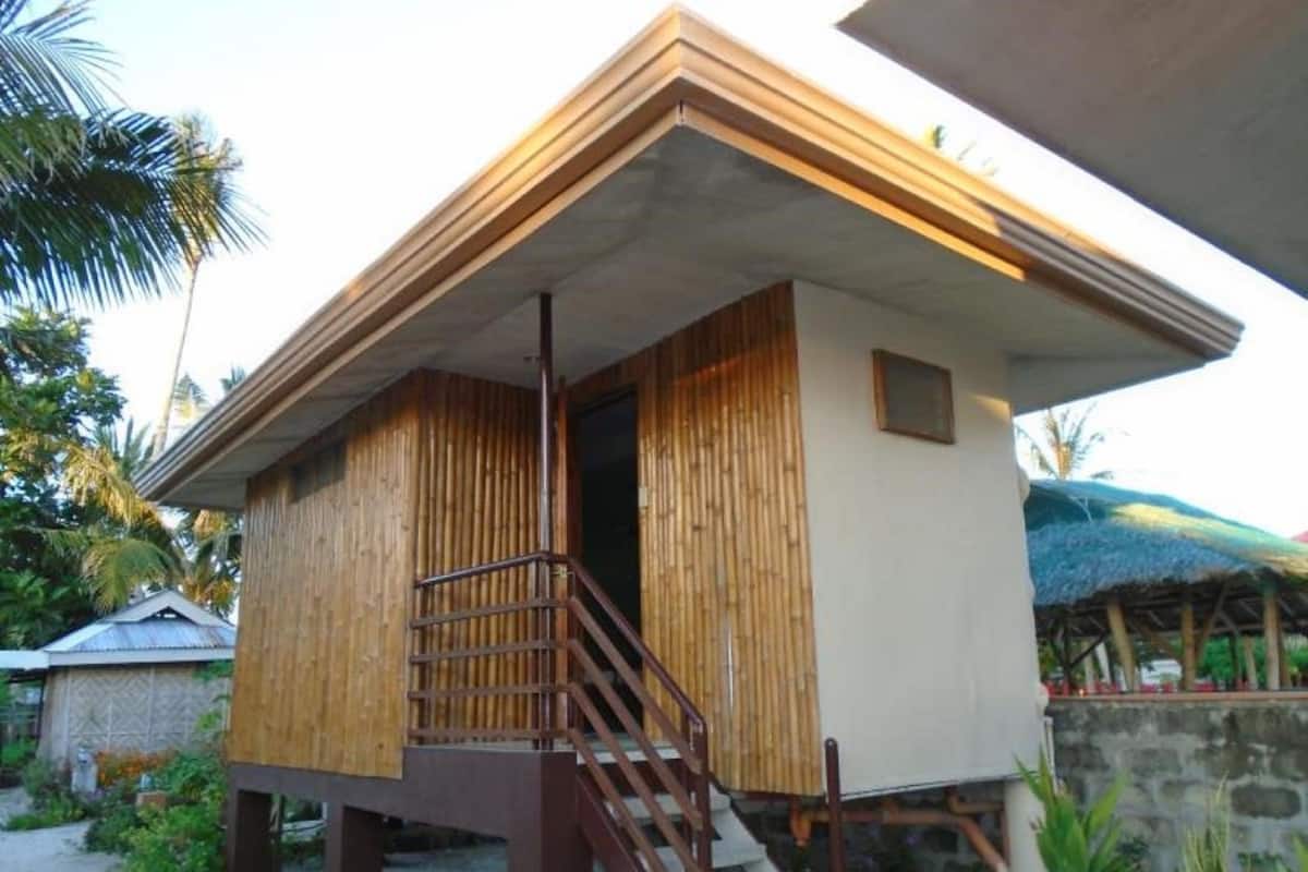 Airconditioned Cottage | Free WiFi, bed sheets