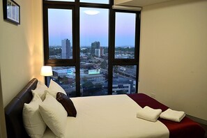 Iron/ironing board, free WiFi - Royal Stays Apartments Southbank (Southbank)