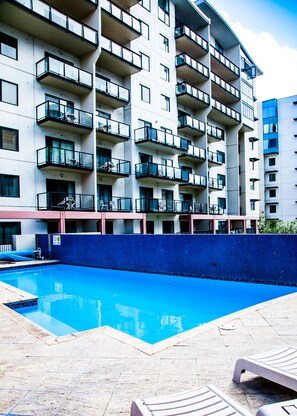 Outdoor pool - Apartments on Mounts Bay (Perth)