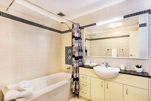 Acacia on Mounts Bay | Bathroom - Apartments on Mounts Bay (Perth)