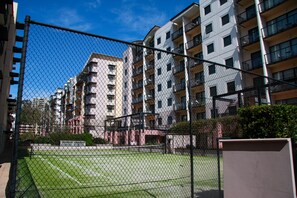Tennis court - Apartments on Mounts Bay (Perth)