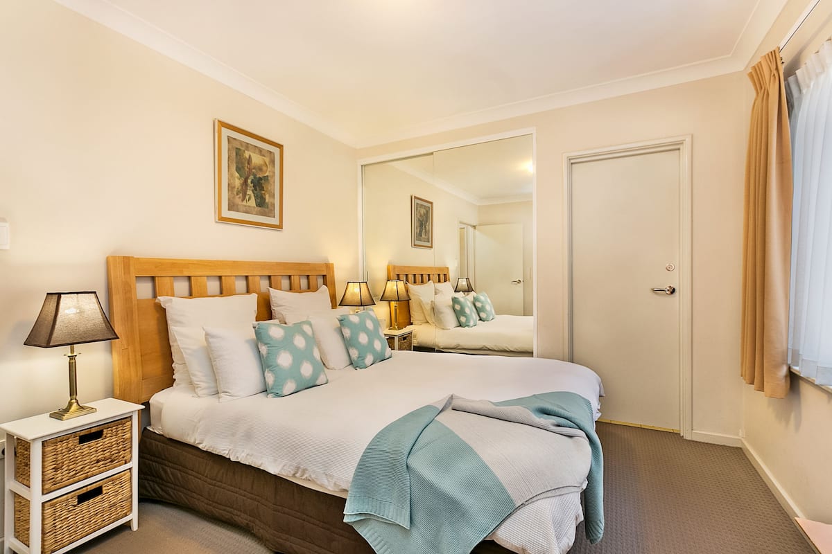 2 bedrooms, in-room safe, iron/ironing board, free WiFi