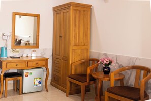 تناول الطعام داخل الغرفة