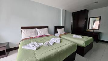 Deluxe Triple Room | In-room safe, desk, blackout curtains, free WiFi