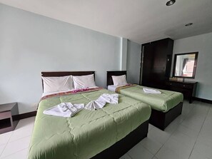 Deluxe Triple Room | In-room safe, desk, blackout drapes, free WiFi - Patong Moon Inn Guesthouse (Patong)