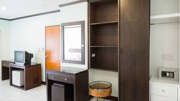 Family Room | Room amenity