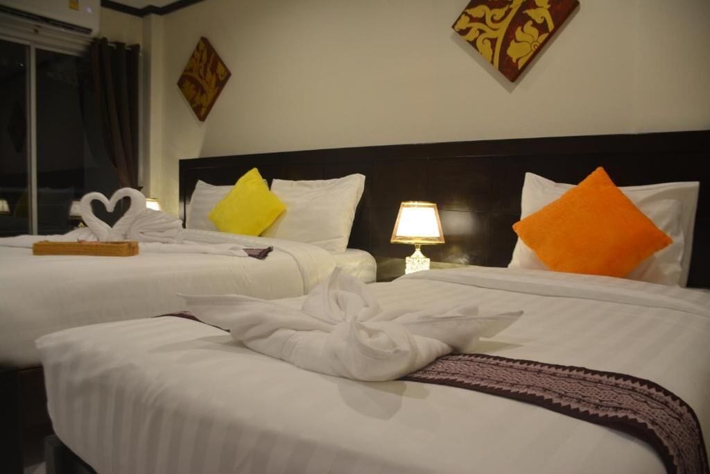 Deluxe Triple Room | In-room safe, desk, blackout drapes, free WiFi