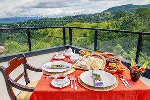 Se ofrece un desayuno continental (11 USD por persona)