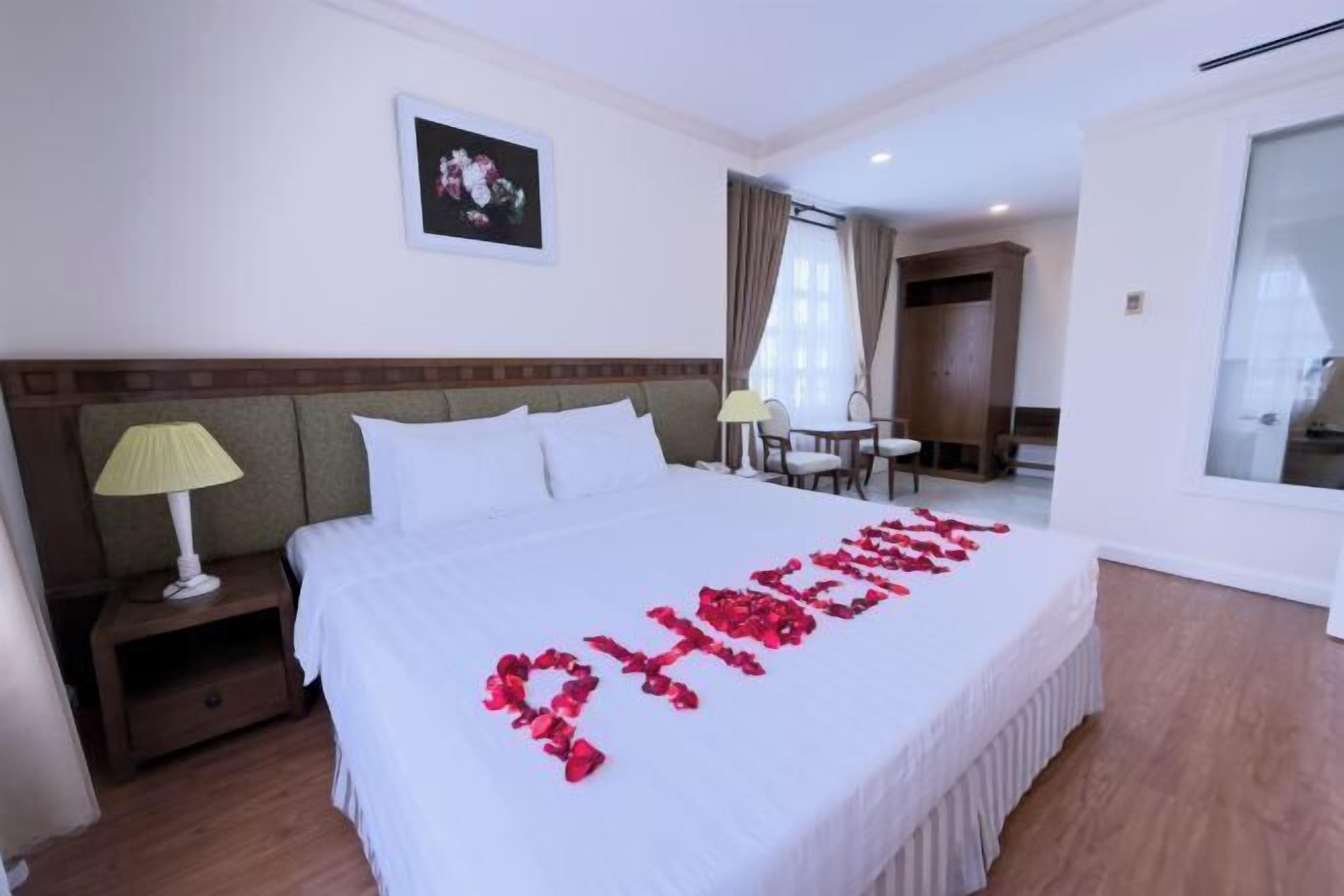 Minibar, in-room safe, desk, blackout curtains