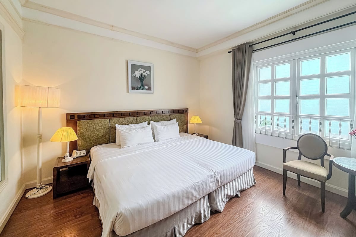 Quarto casal luxo | 1 quarto, frigobar, cofres nos quartos, escrivaninha