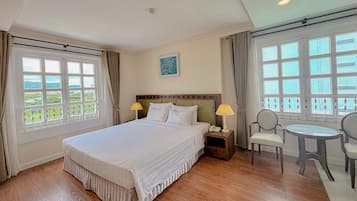 Suite | Minibar, in-room safe, desk, blackout drapes