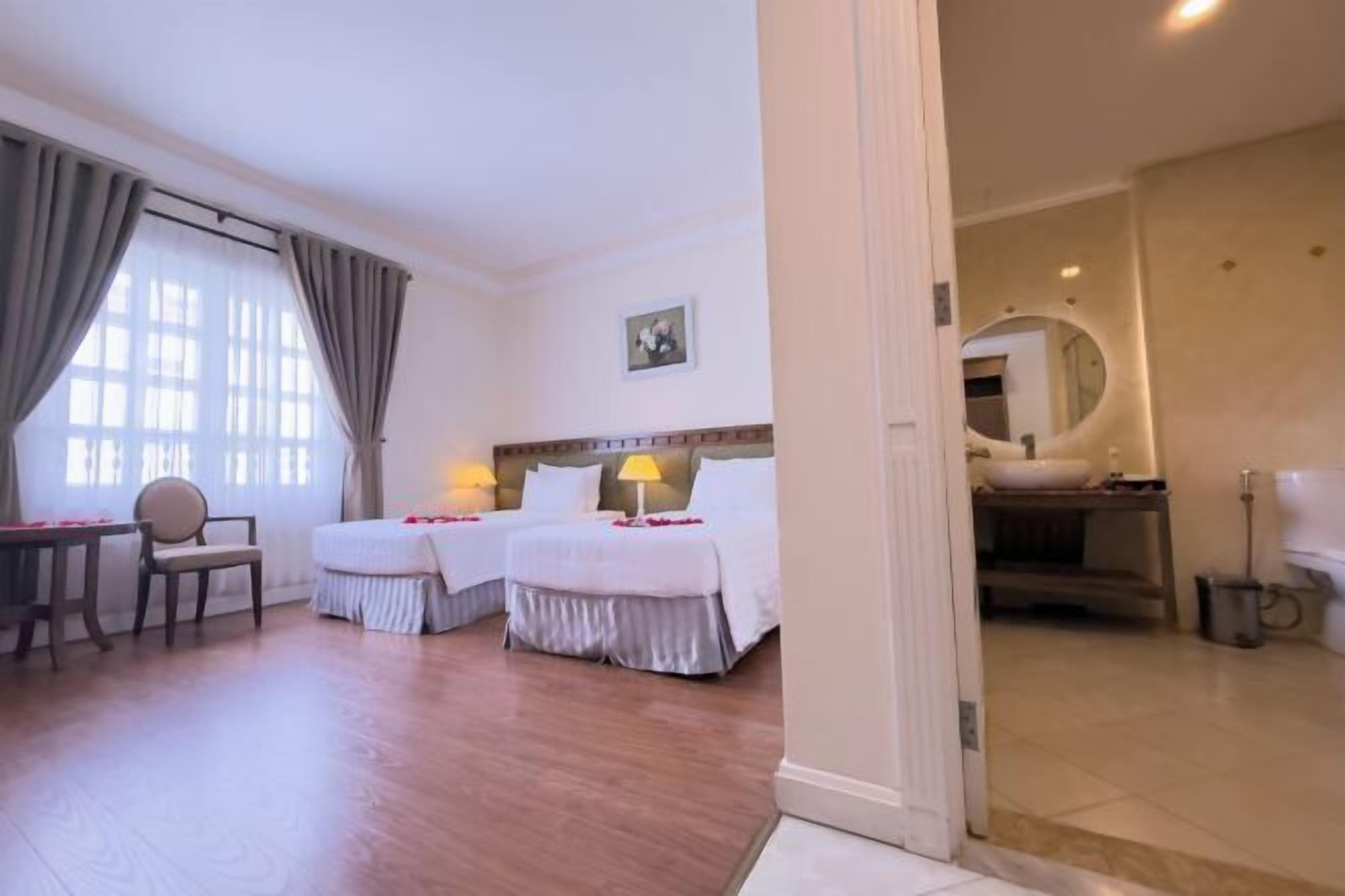 Minibar, in-room safe, desk, blackout curtains