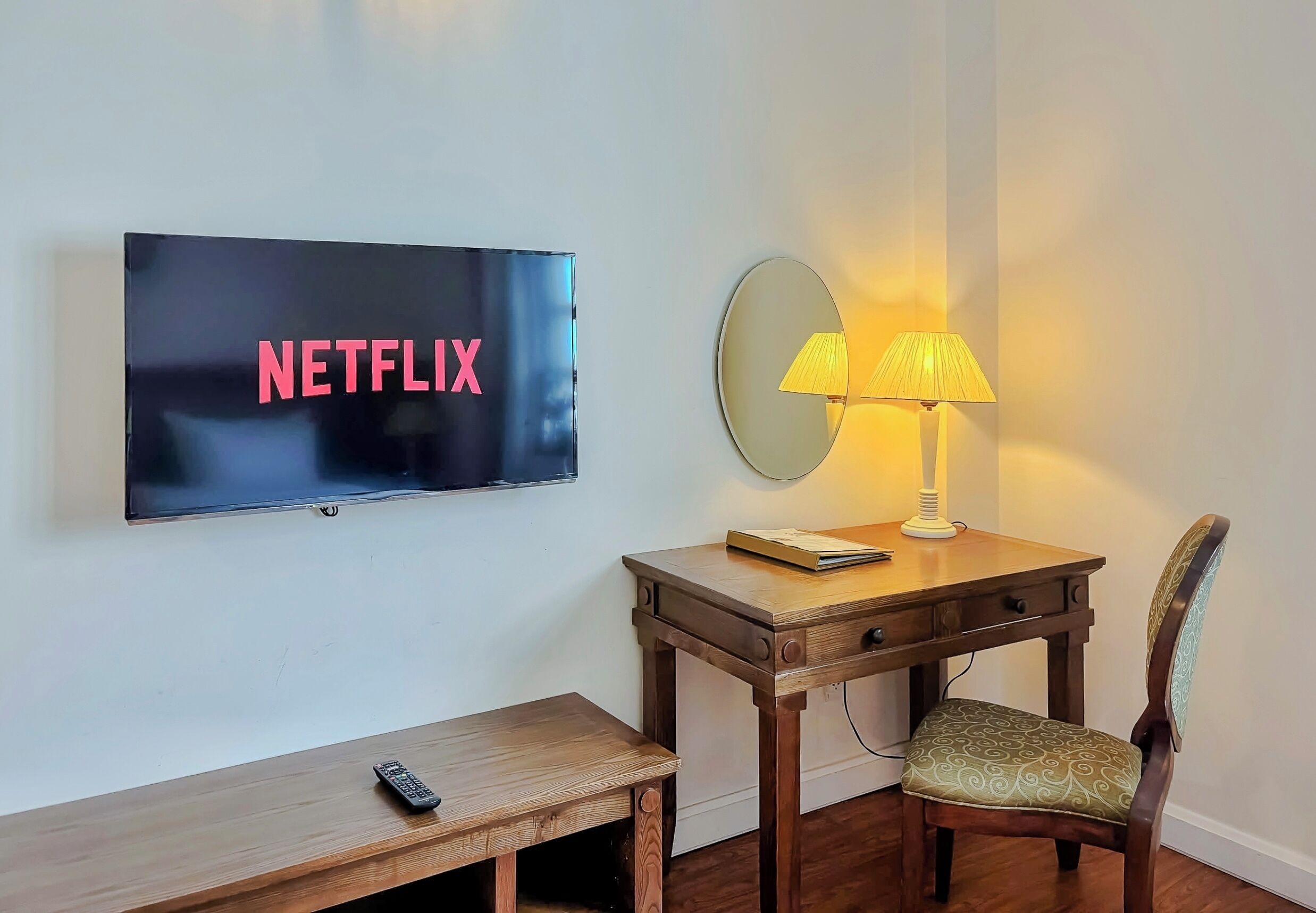 deluxe twin room | 1 bedroom, minibar, in-room safe, desk