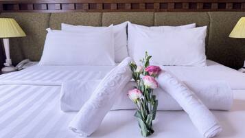 Superior Double Room | Minibar, in-room safe, desk, blackout drapes