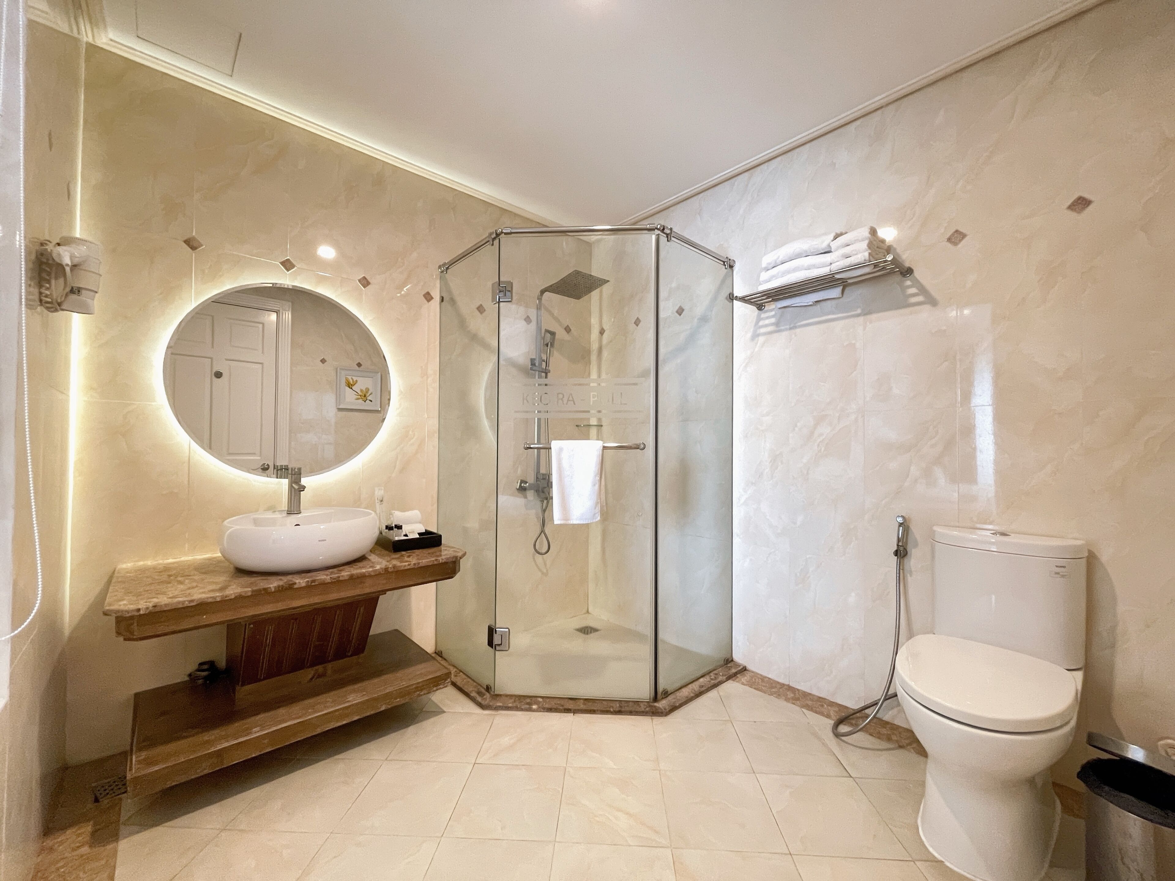 shower, rainfall showerhead, free toiletries, hair dryer