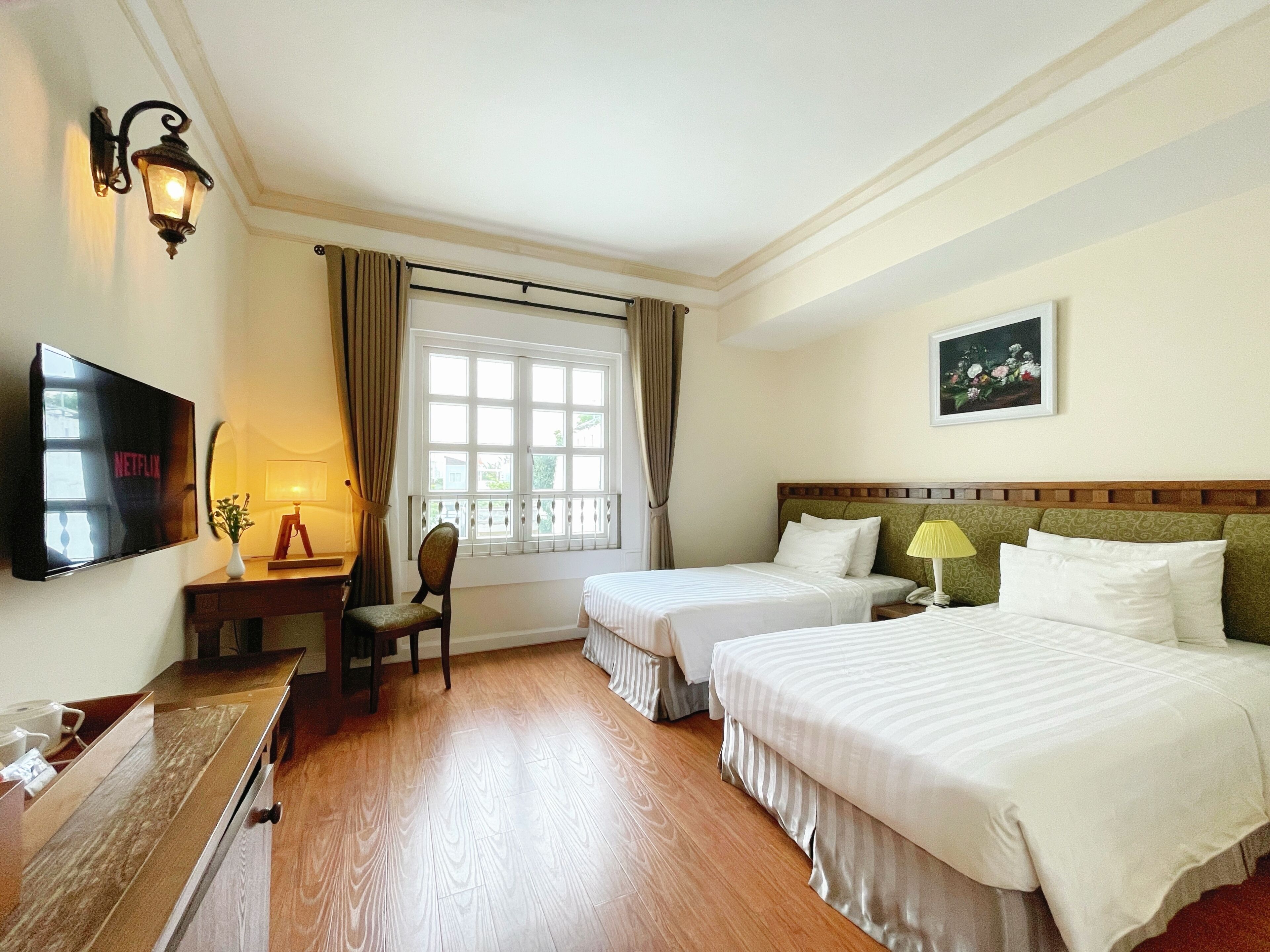 Superior Twin Room | Minibar, in-room safe, desk, blackout curtains