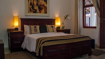 Classic Room, Accessible | Minibar, in-room safe, individually decorated, individually furnished