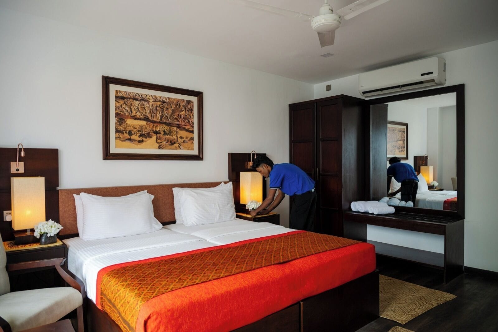 Habitación Deluxe con 2 camas individuales, vistas al jardín | Minibar, caja fuerte, decoración individual y mobiliario individual