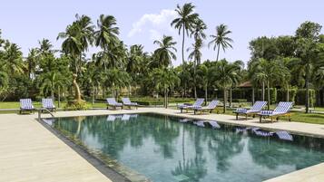 Outdoor pool, open 7 AM to 9 PM, pool loungers