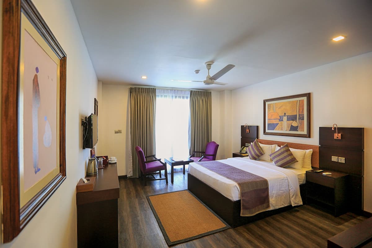 Phòng Deluxe | Minibar, két bảo mật tại phòng, trang trí khác biệt