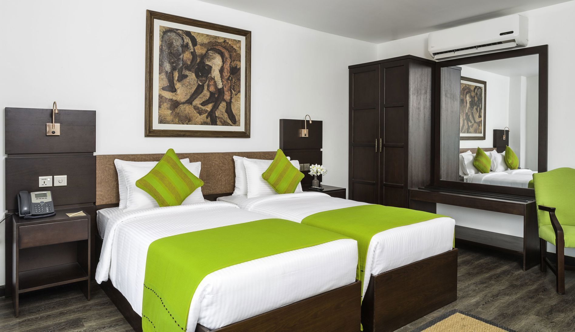 Minibar, in-room safe, individually decorated, individually furnished