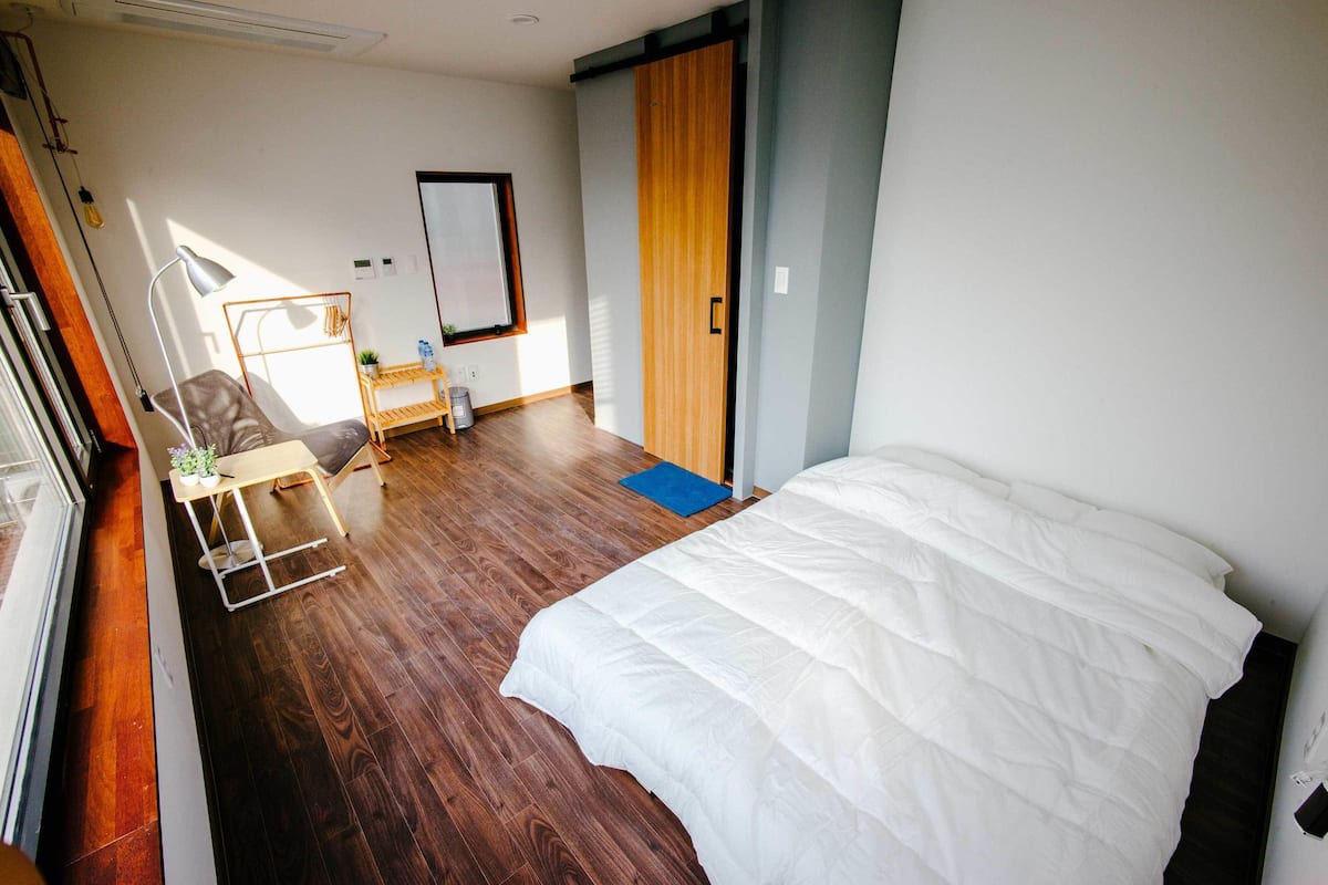 Quarto casal (Tower View) | Roupas de cama premium, escrivaninha, quartos à prova de som