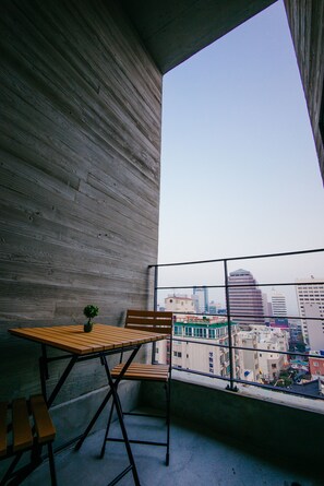 Twin Room, Balcony | Balcony - Morning Dew Guesthouse (Busan)