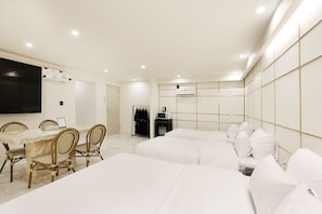 Habitació familiar | Habitacions insonoritzades, wifi gratuïta i decoració individual 