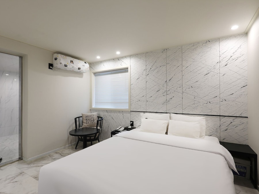 Soundproofing, WiFi (free), individually decorated