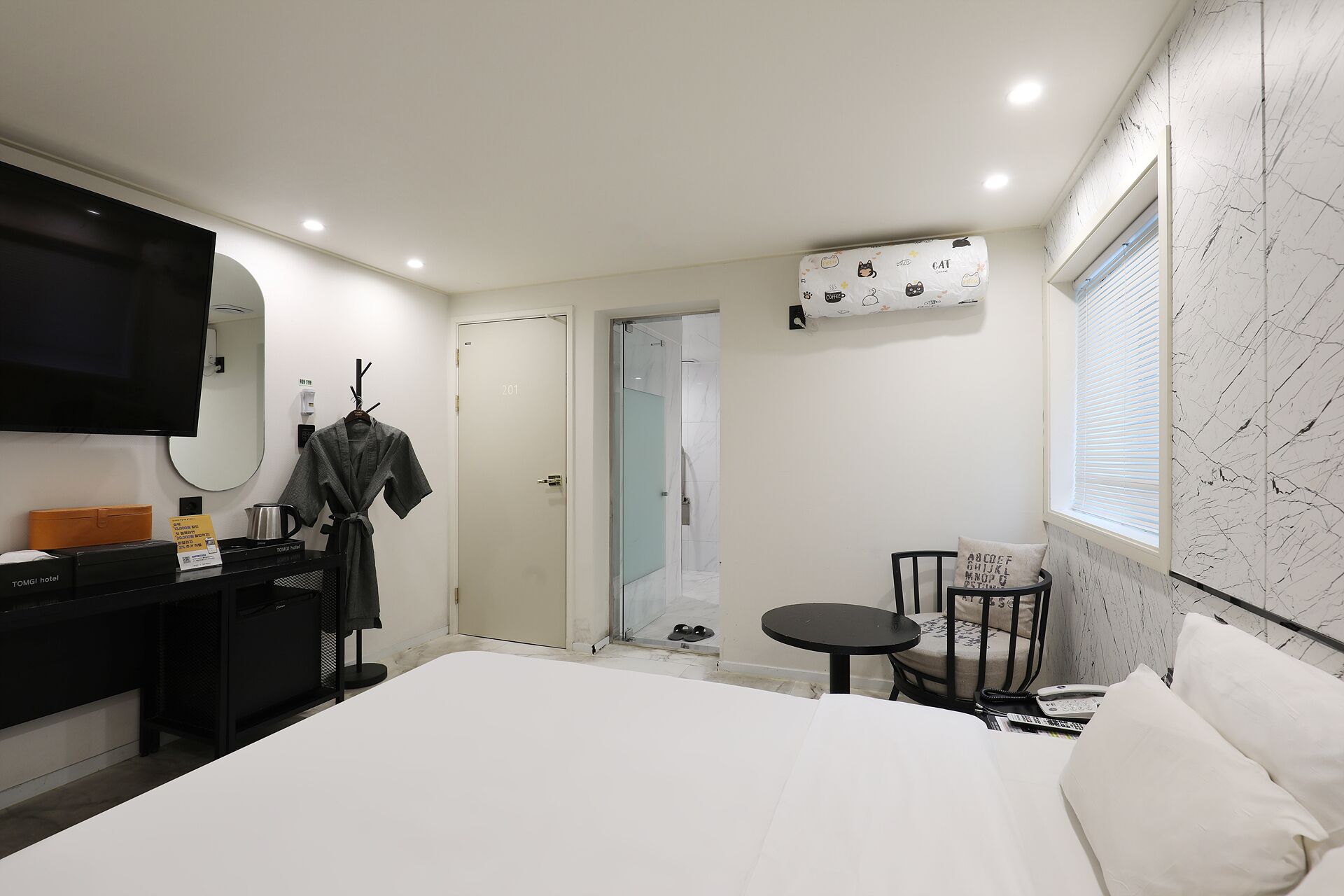 Chambres insonorisées, Wi-Fi gratuit, décoration personnalisée