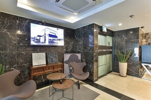 Coin salon dans le hall