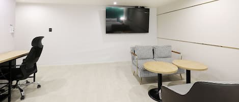 Suite | Soundproofing, WiFi (free), individually decorated