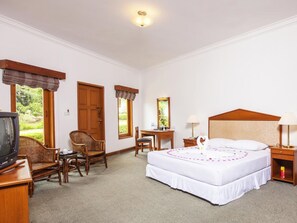 Quarto luxo (B) | Frigobar, escrivaninha, camas extras/dobráveis (sobretaxa)