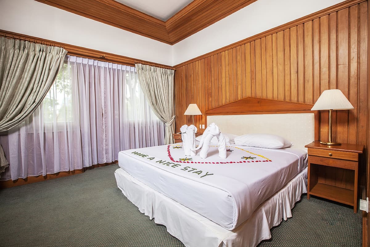 Deluxe Room (A) | Minibar, desk, rollaway beds (surcharge), WiFi (free)