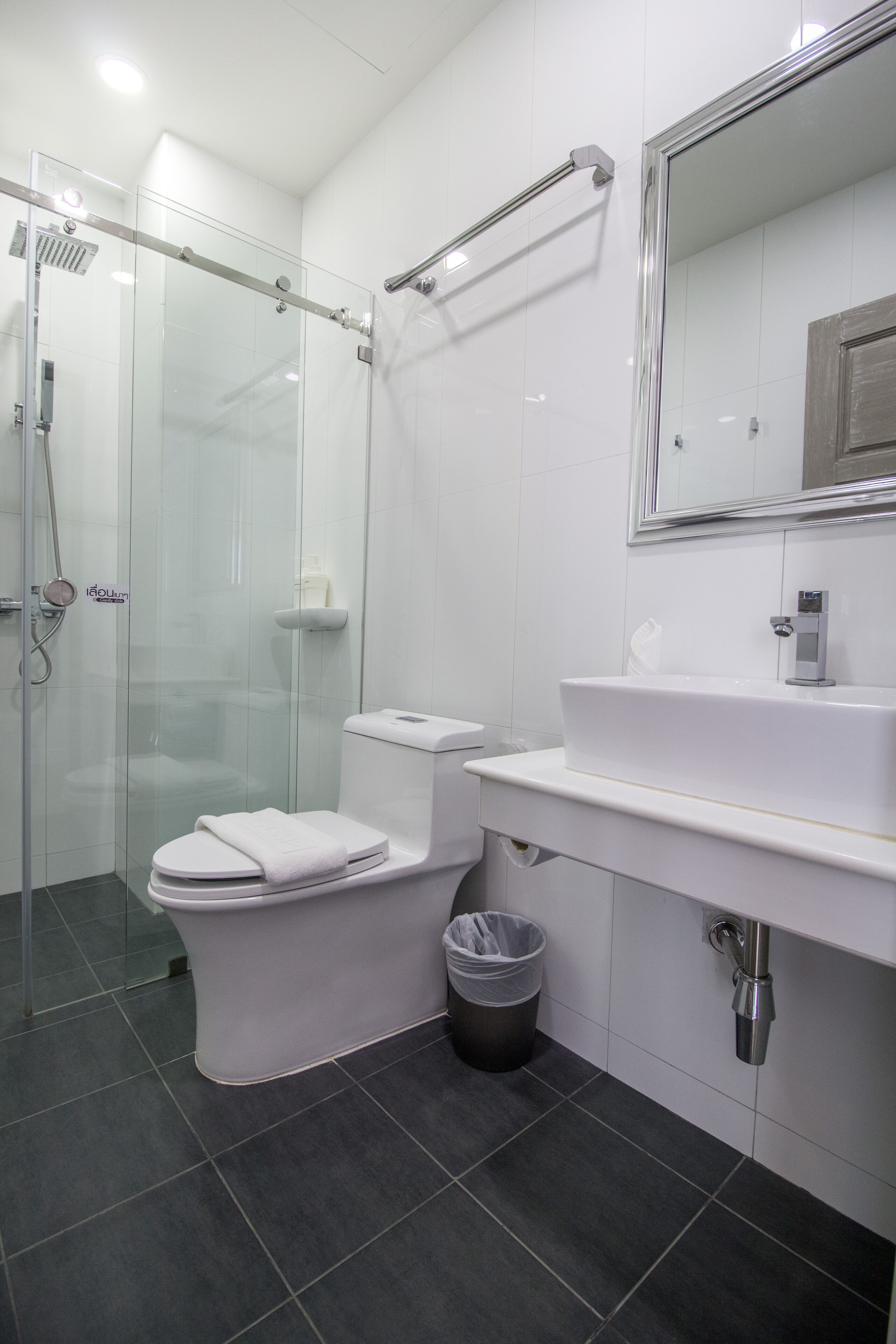 shower, free toiletries, towels