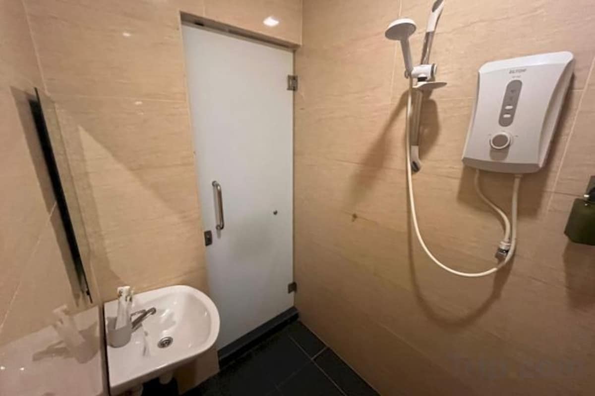 Ducha, artículos de tocador gratuitos, secador de pelo, batas
